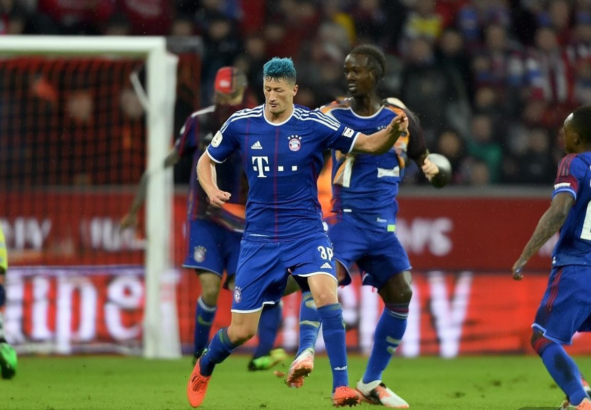 拜仁慕尼黑vsAC米兰下半场激战：战术对决及精彩瞬间(图2)