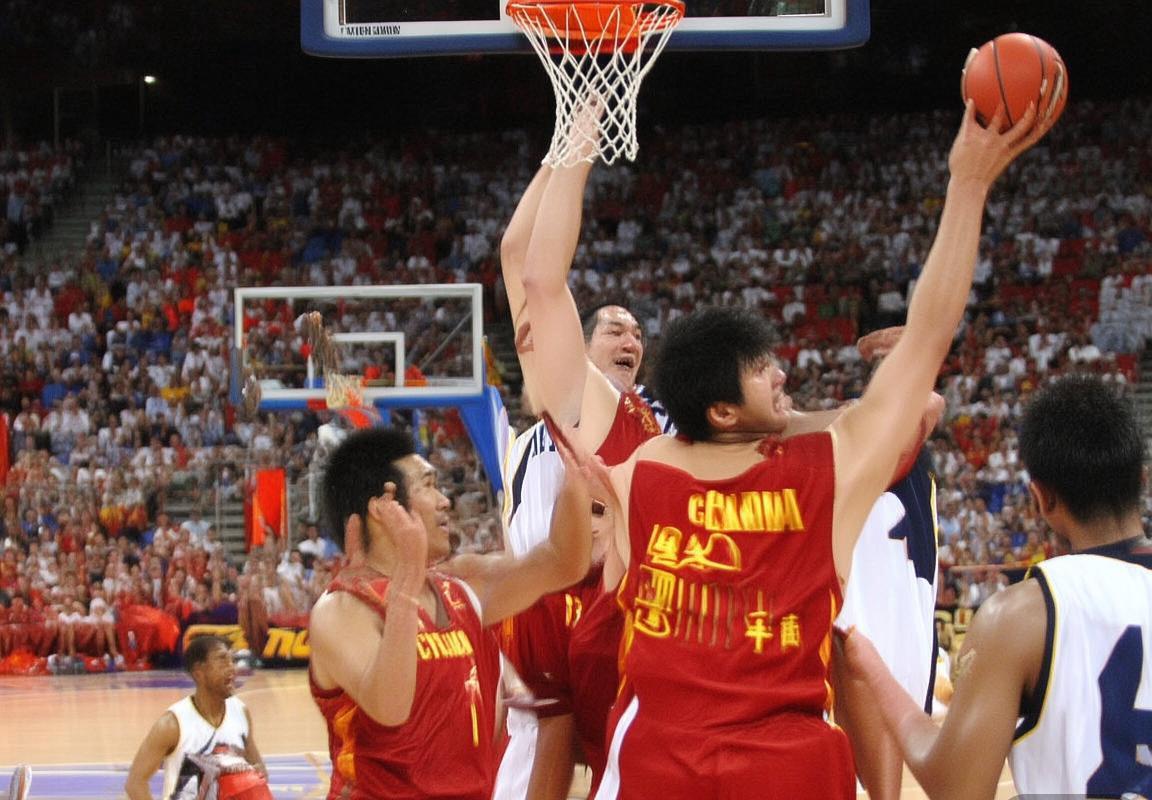 姚明领航，中国男篮2004雅典奥运激战新西兰(图2)